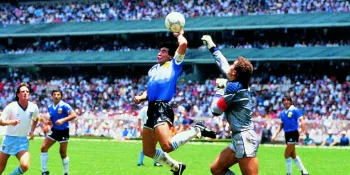 All’asta il pallone della “mano di Dio” di Maradona