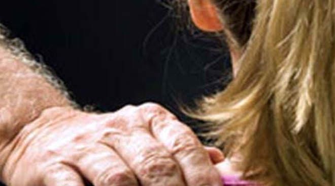 Abusi su una 14enne, anziano arrestato per pedofilia nel Cosentino