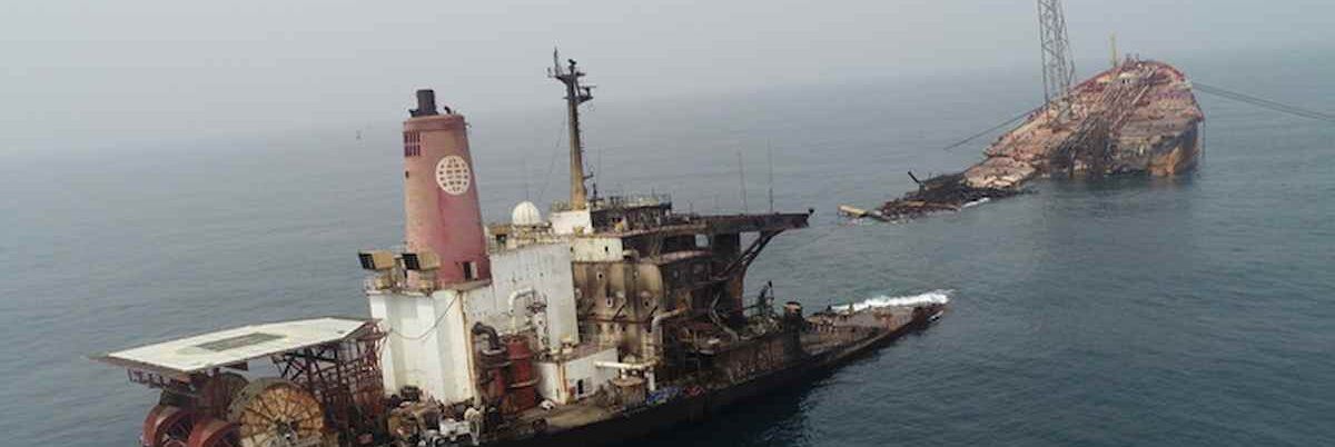 Petroliera a picco. A rischio disastro ambientale nel Mediterraneo