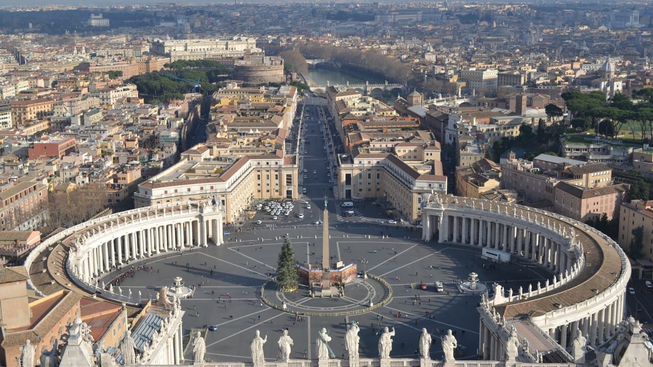 Blitz a San Pietro: 820 identificati