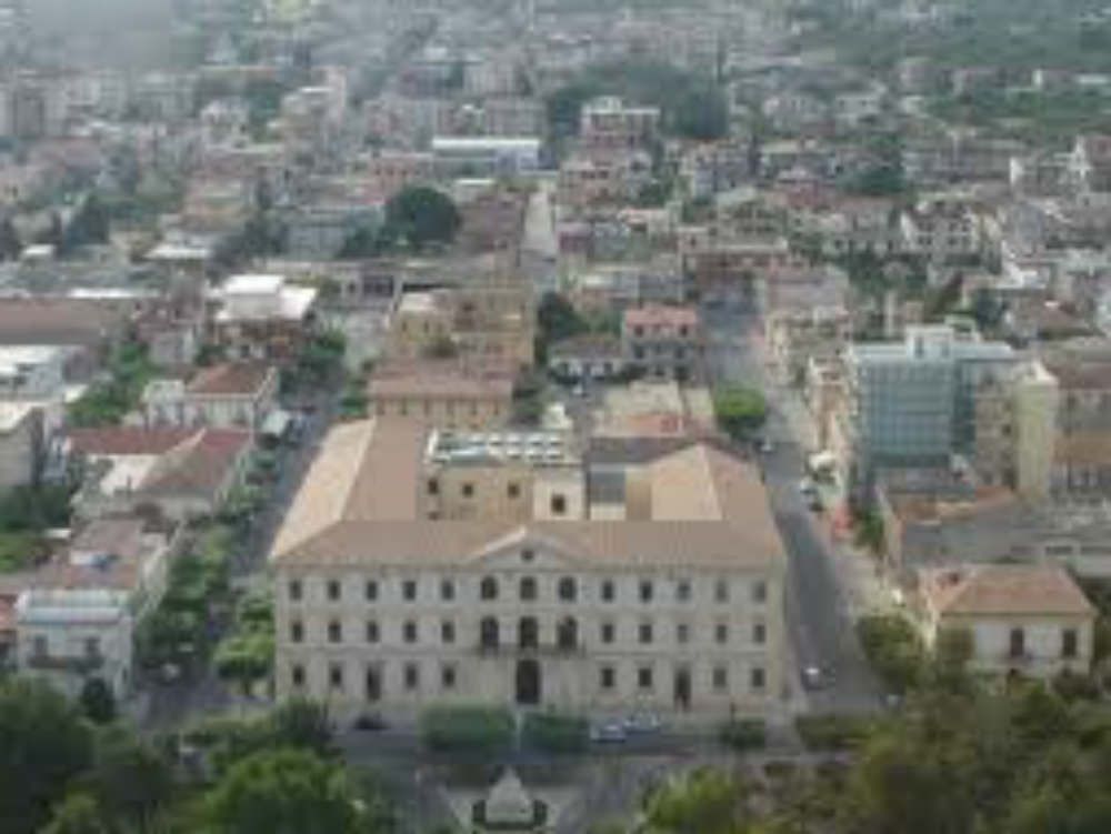 Locri, aggrediscono l`assessore e il consiglio si autosospende