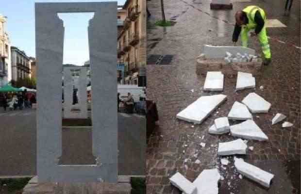 Cosenza, restaurata la colonna di Sosno che era andata distrutta