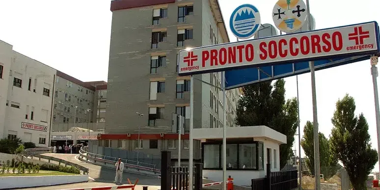Caldo, boom di colpi di calore: al Pronto soccorso di Catanzaro scatta il piano anti-affollamento