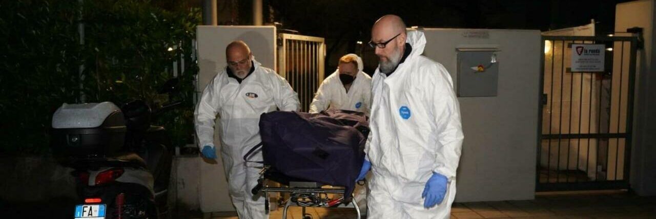 Uccide a coltellate i genitori, arrestato 55enne a Verona