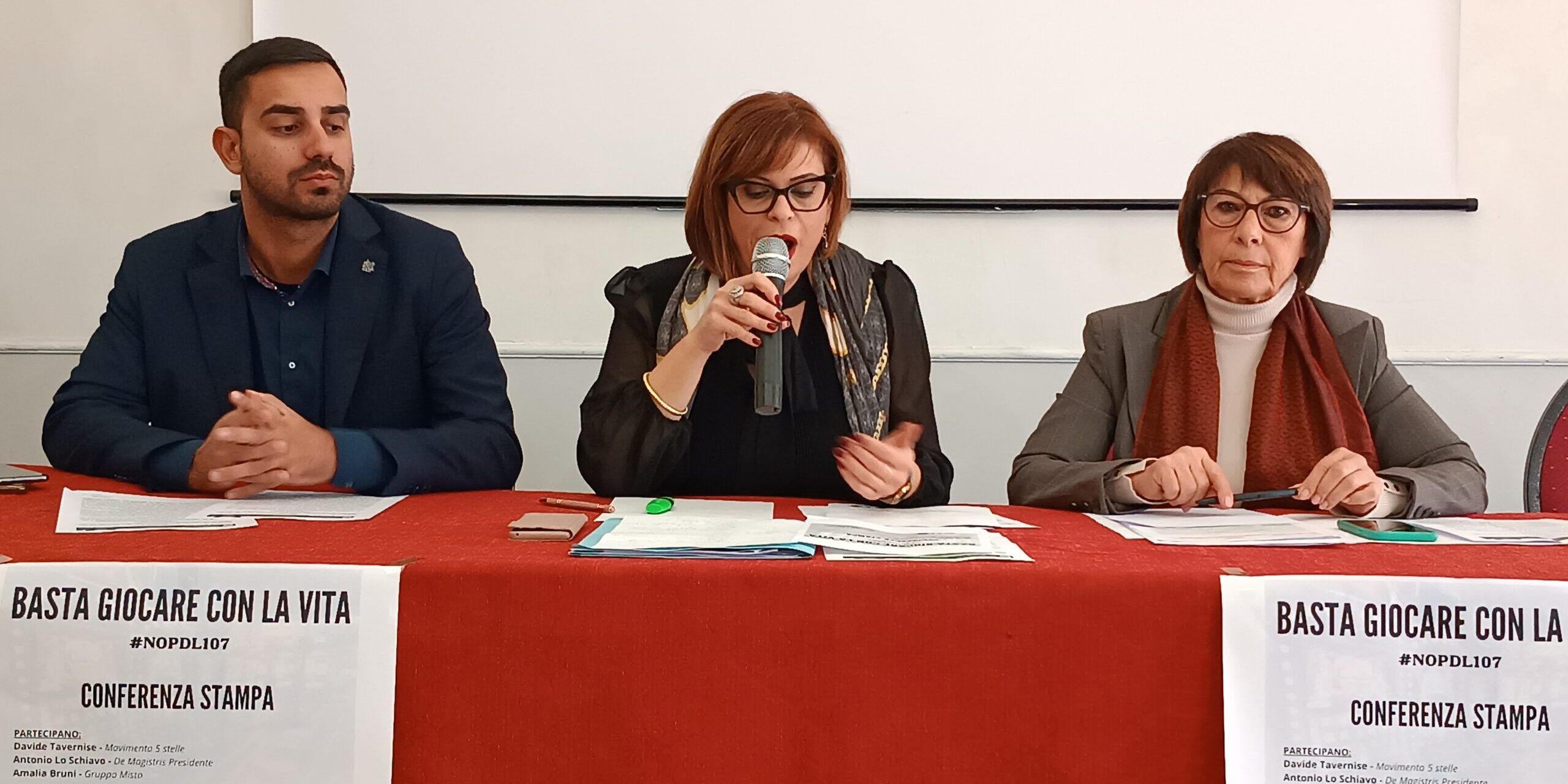 «Basta giocare con la vita», il centrosinistra: ritirare la legge sulla ludopatia, ci fa tornare indietro di 30 anni – VIDEO