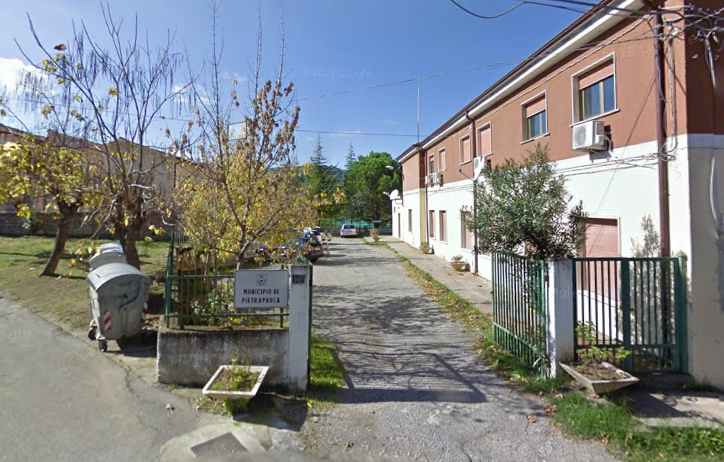 Colpo di scena a Pietrapaola, a sette giorni dal voto torna il sindaco Nigro