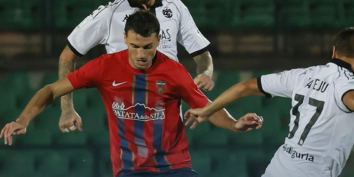 Il Cosenza sbatte contro il muro dello Spezia. Che errore Sankoh al 90′, finisce 0-0