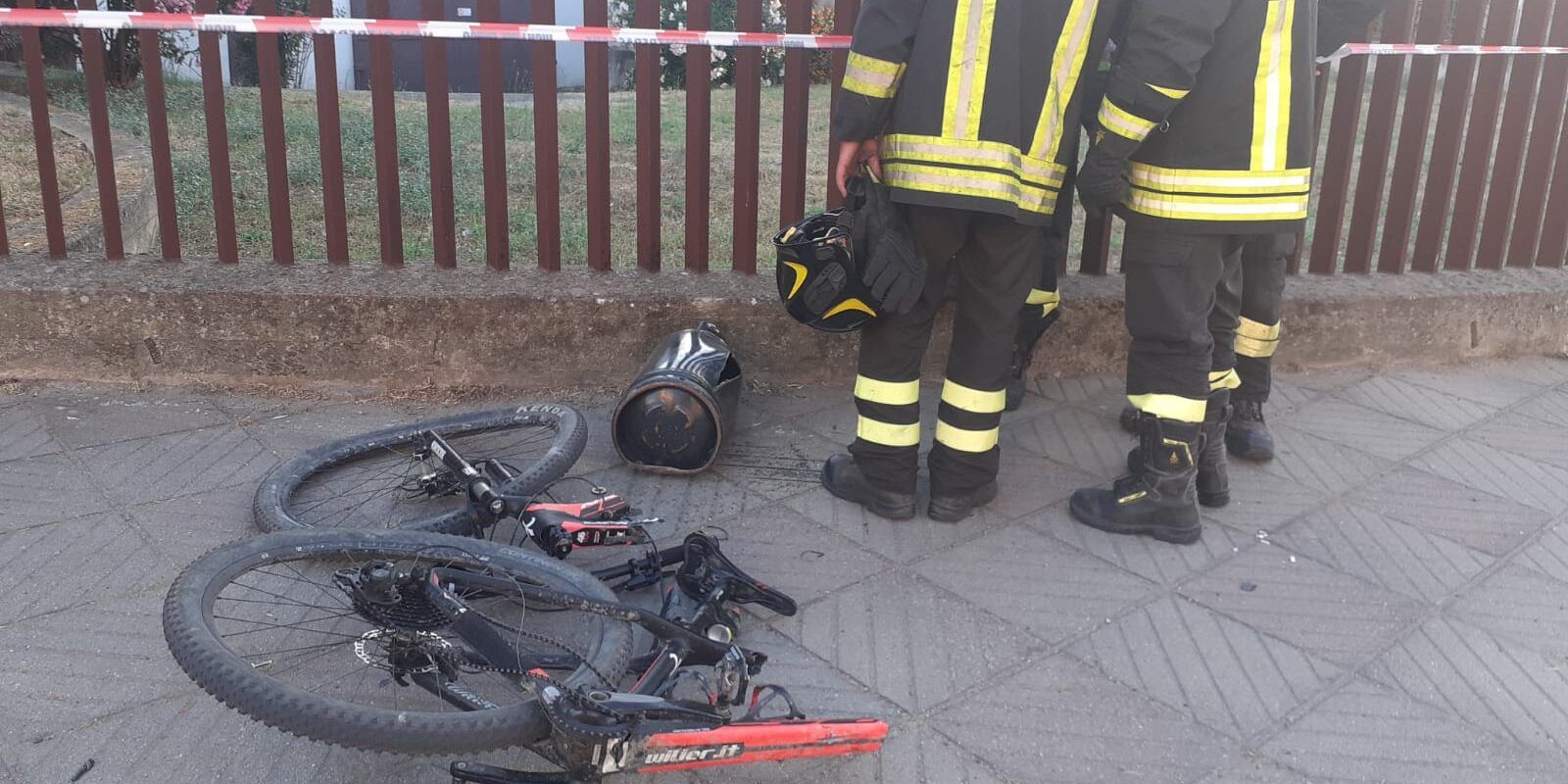 Corigliano Rossano, sbalza via dal camper una bombola di gas: ferito un giovane ciclista