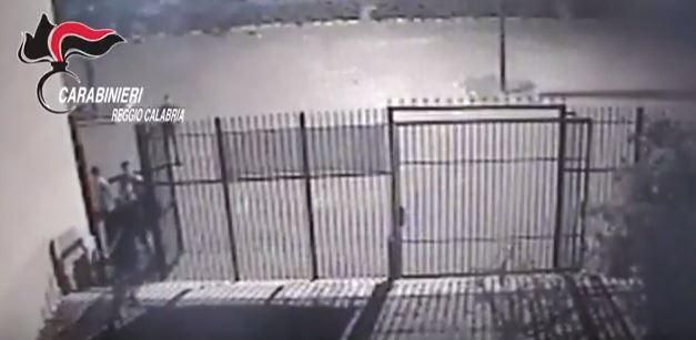 Don Giorgio sferrò un pugno, poi il pestaggio