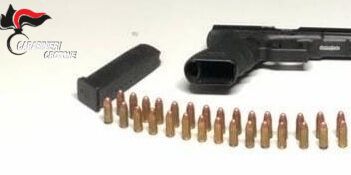 Armi e droga nel garage, un arresto nel Crotonese