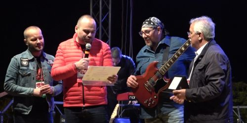 La bandana di Braido nella sala degli artisti a San Pietro a Maida