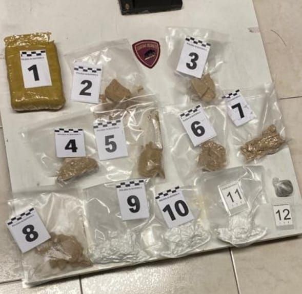 Tenta di disfarsi della droga lanciandola dalla finestra, in arresto 30enne a Catanzaro