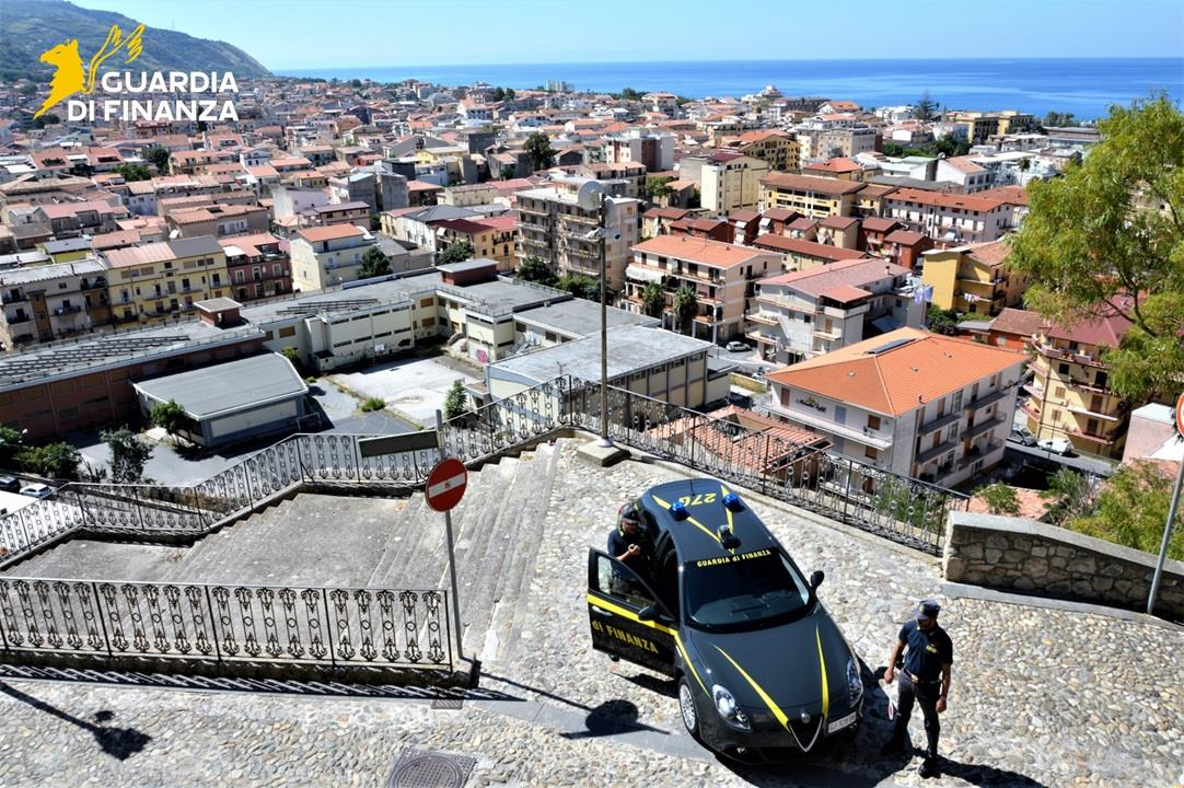 Controlli della Finanza sul Tirreno cosentino, scoperti 28 lavoratori in nero. Quattro attività rischiano lo stop