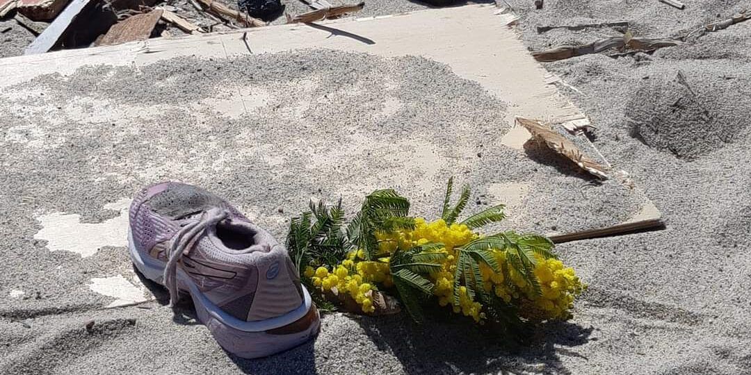 Tragedia di Cutro, il racconto del testimone: «C’era uno zaino con un milione di euro»