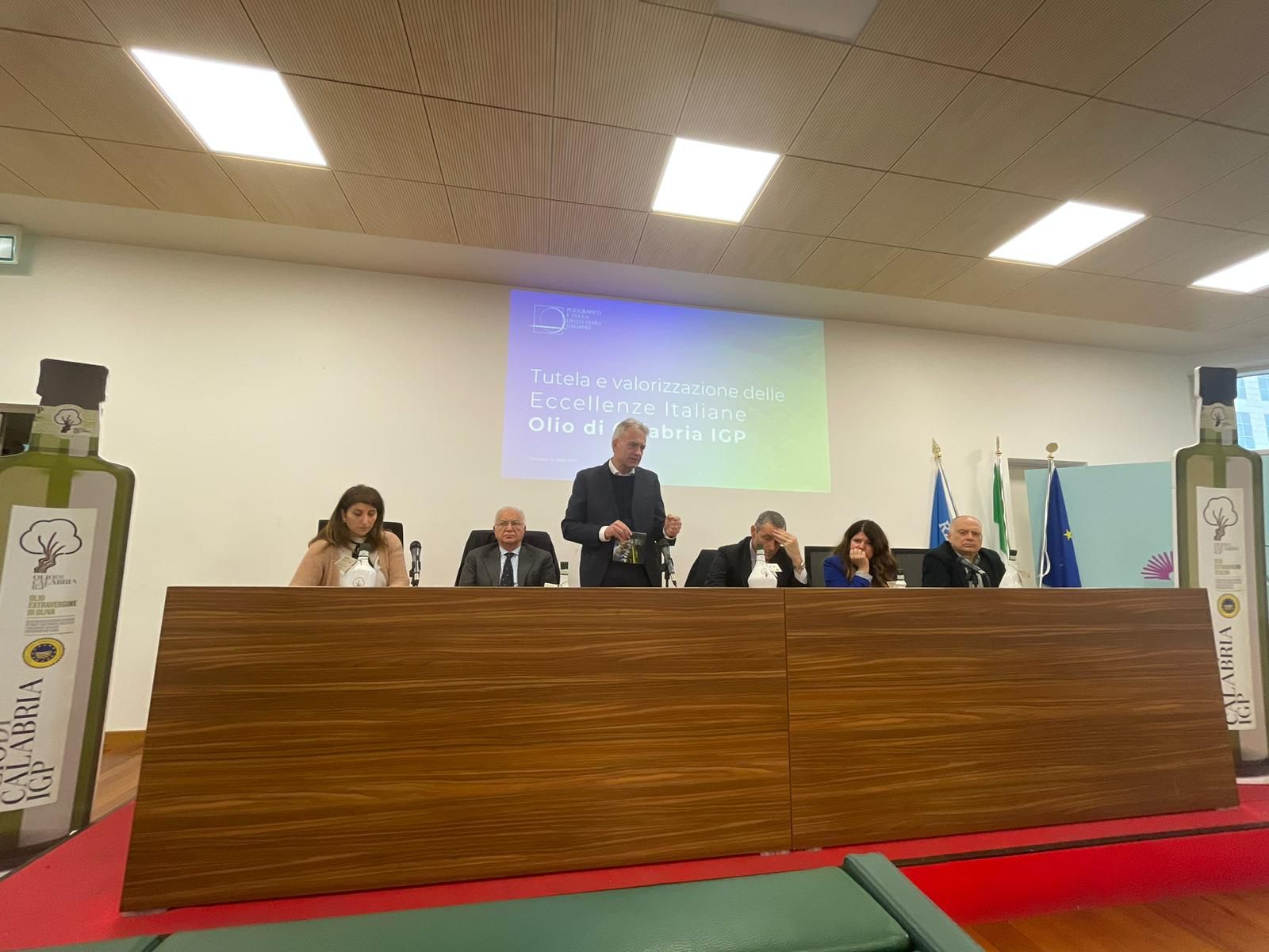 Il Consorzio Olio di Calabria Igp presenta l’etichetta identificativa alla Cittadella regionale