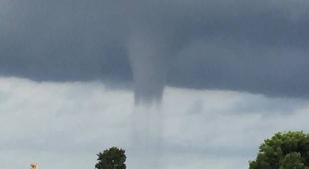 Nubifragio e tromba d’aria a Cirò Marina, traffico in tilt