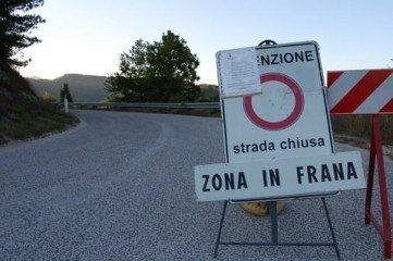 Frana a Gerocarne, strada ancora chiusa