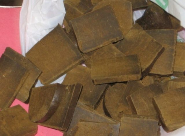 Nascondeva hashish in un fabbricato rurale, arrestato