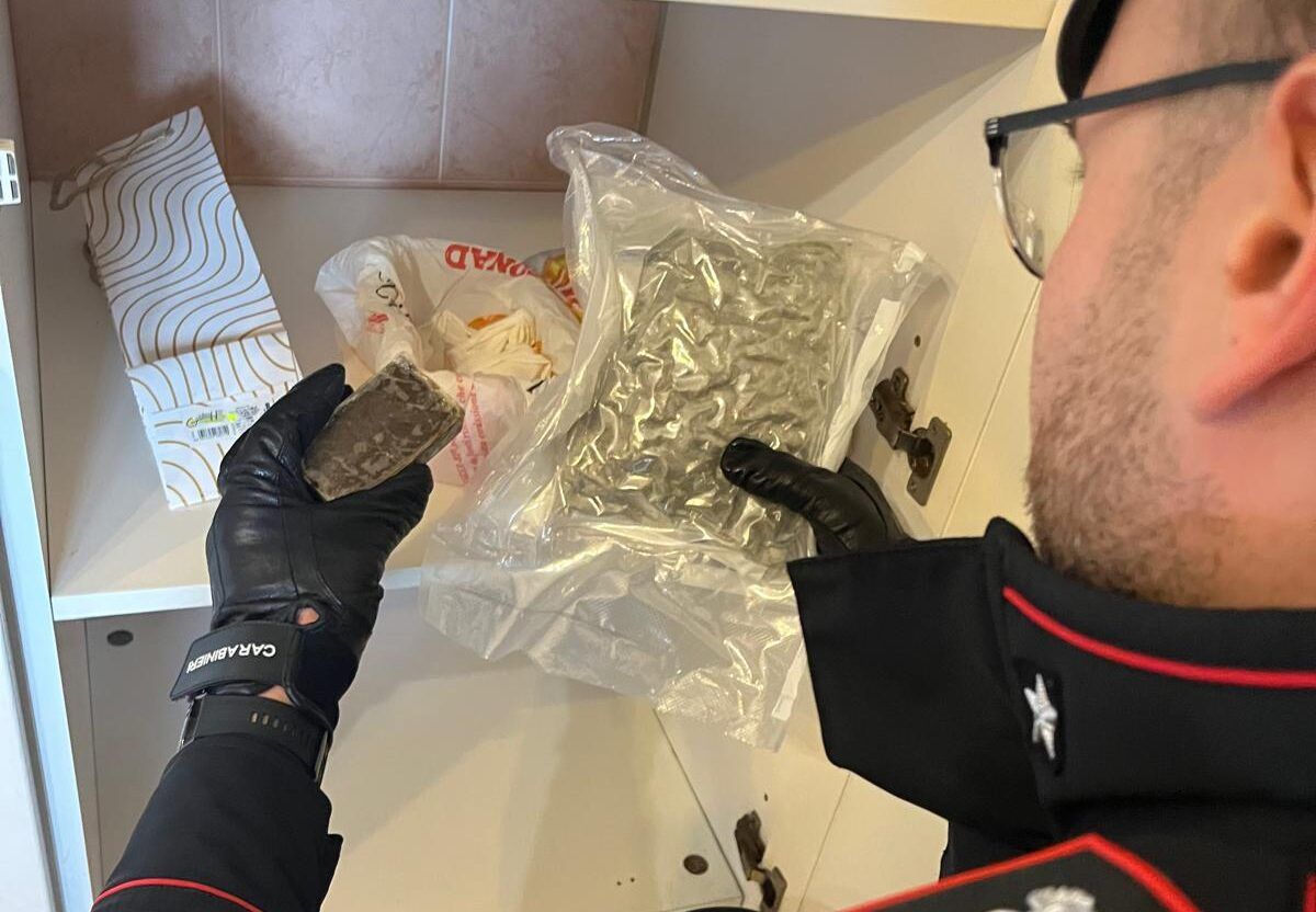 Nascondeva oltre mezzo chilo di droga in casa, 51enne arrestato ad Amantea