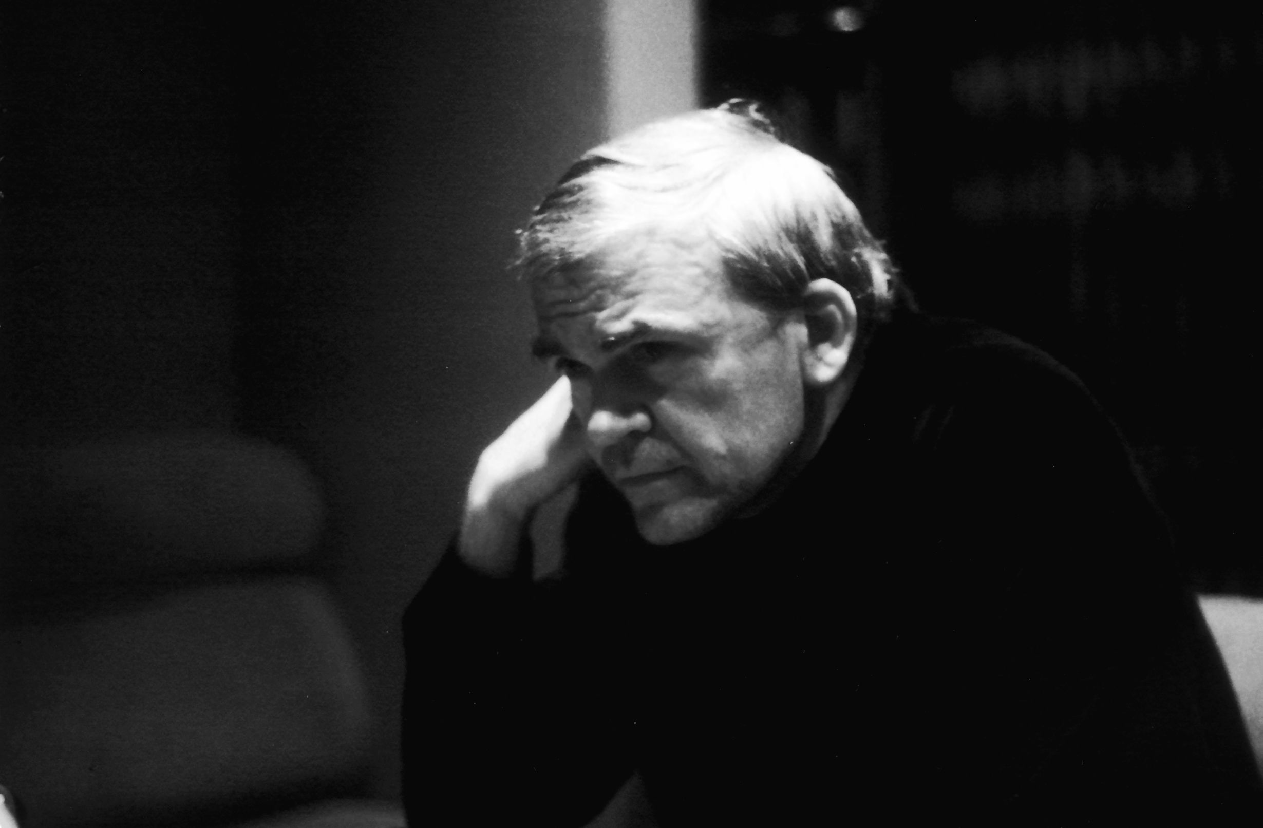 È morto lo scrittore Milan Kundera, aveva 94 anni