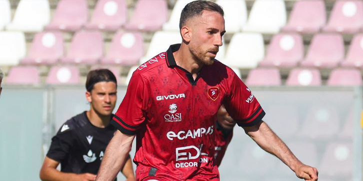 Reggina tra fischi e speranze: ultimi 180 minuti per inseguire il sogno Serie C