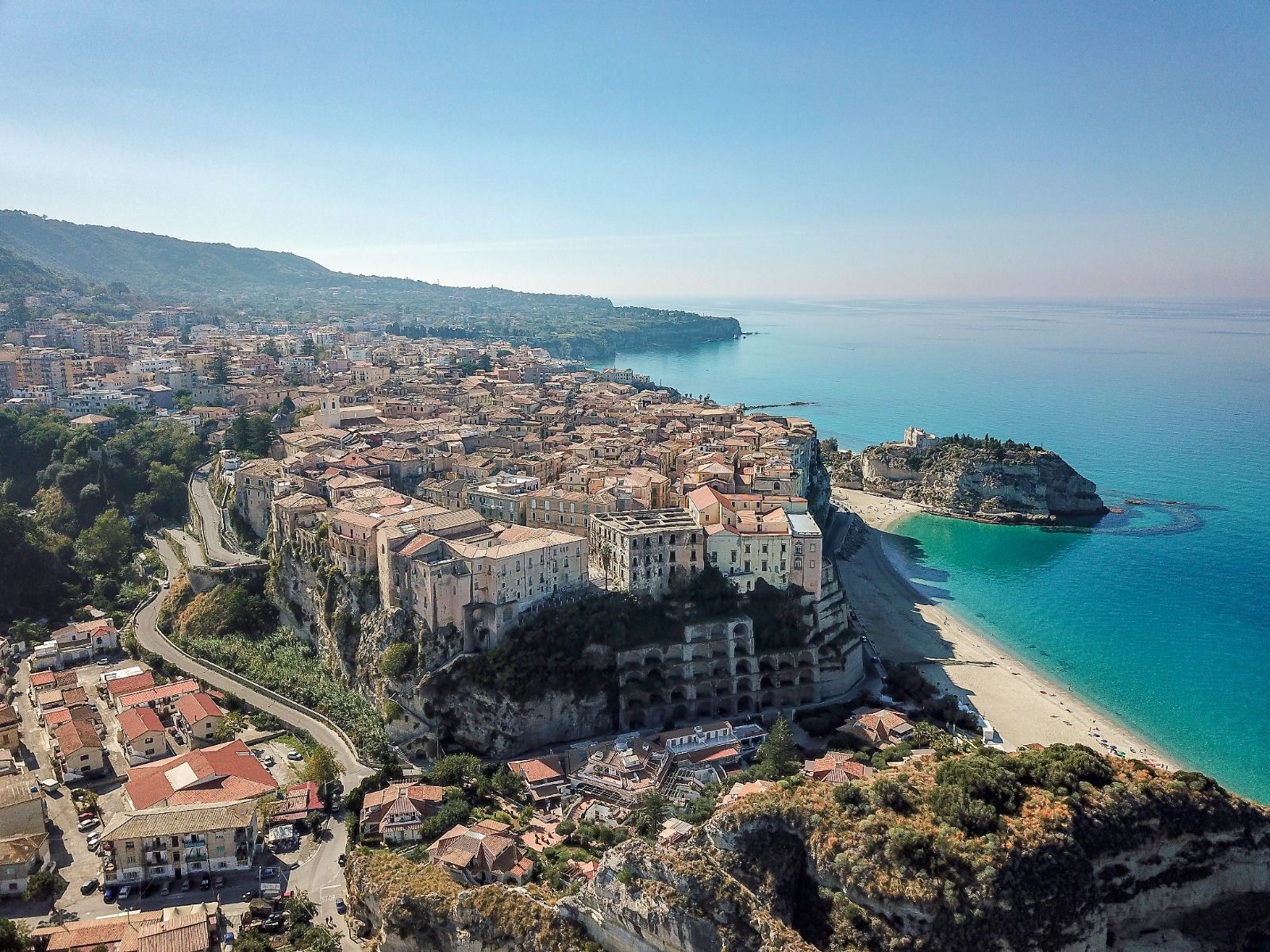 Raccolta differenziata a Tropea, Macrì: «Tolleranza zero contro gli incivili»