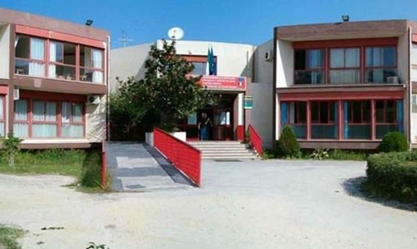 Covid, collaboratore positivo: chiuso l'Alberghiero di Soverato