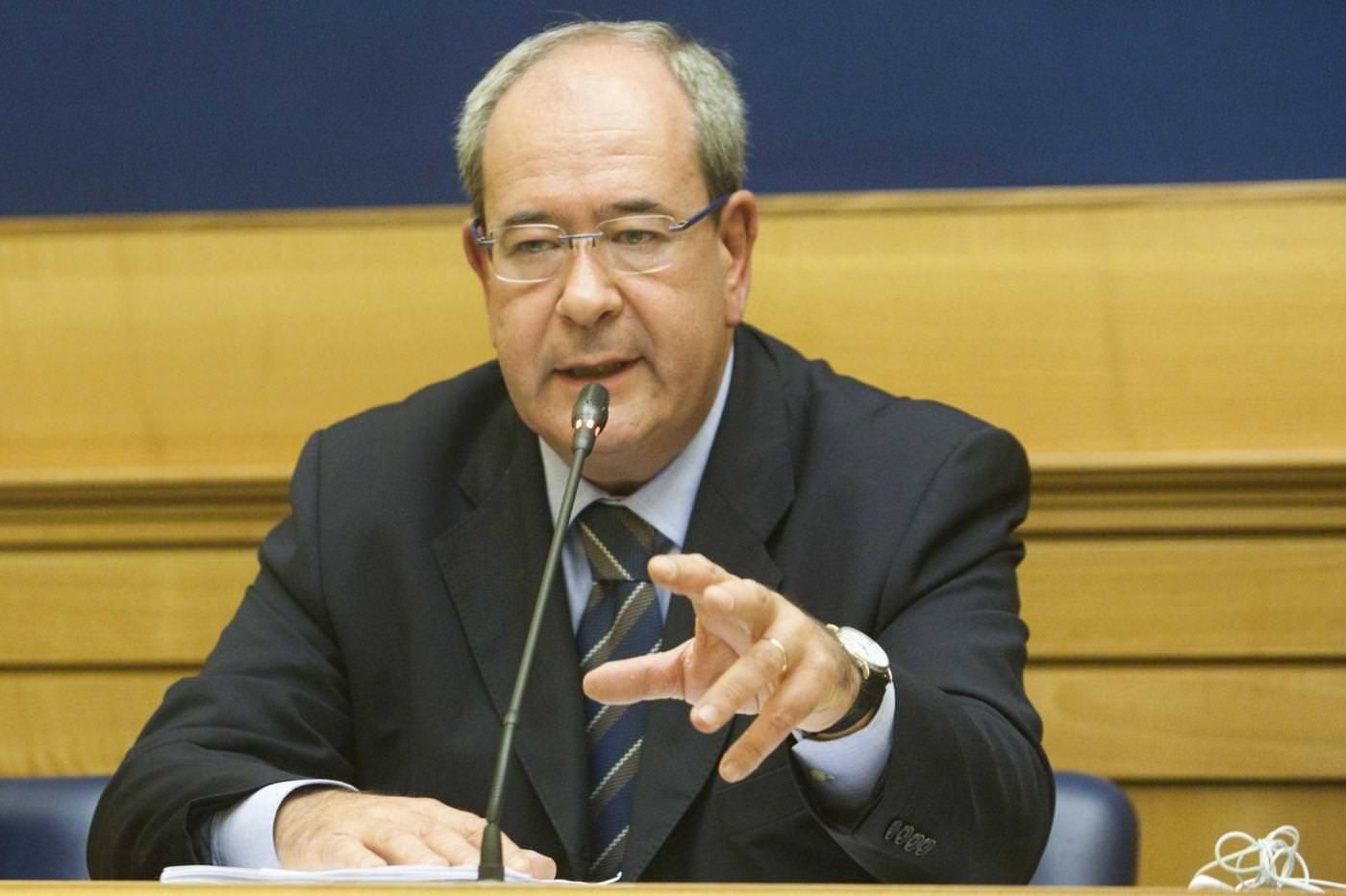 Giacomelli: «Renzi ritiri le dimissioni e guidi il Pd in questa fase»