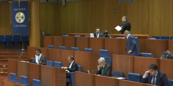 I gruppi di opposizione: «Interventi immediati per la costa jonica cosentina dimenticata da Occhiuto»