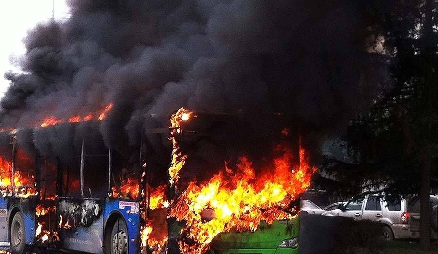 Locri, in fiamme quattordici autobus
