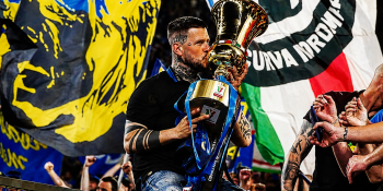 «Ci voleva la ’ndrangheta». La Curva Nord da blindare e la pezza “Africo” sullo striscione nel racconto di Ferdico