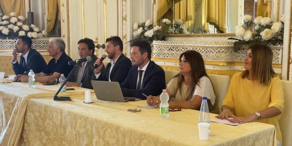 Gli annunci di Orsomarso a Corigliano Rossano: «Da gennaio viaggeranno i Blues ed il capodanno lo faremo qui» – VIDEO