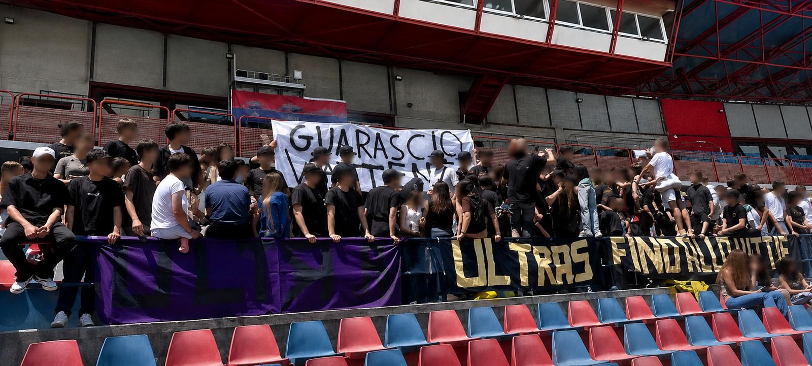 Cosenza, tensioni alla Partita del Cuore dopo uno striscione contro Guarascio: ferito uno studente. Il sindaco: «Clima preoccupante»