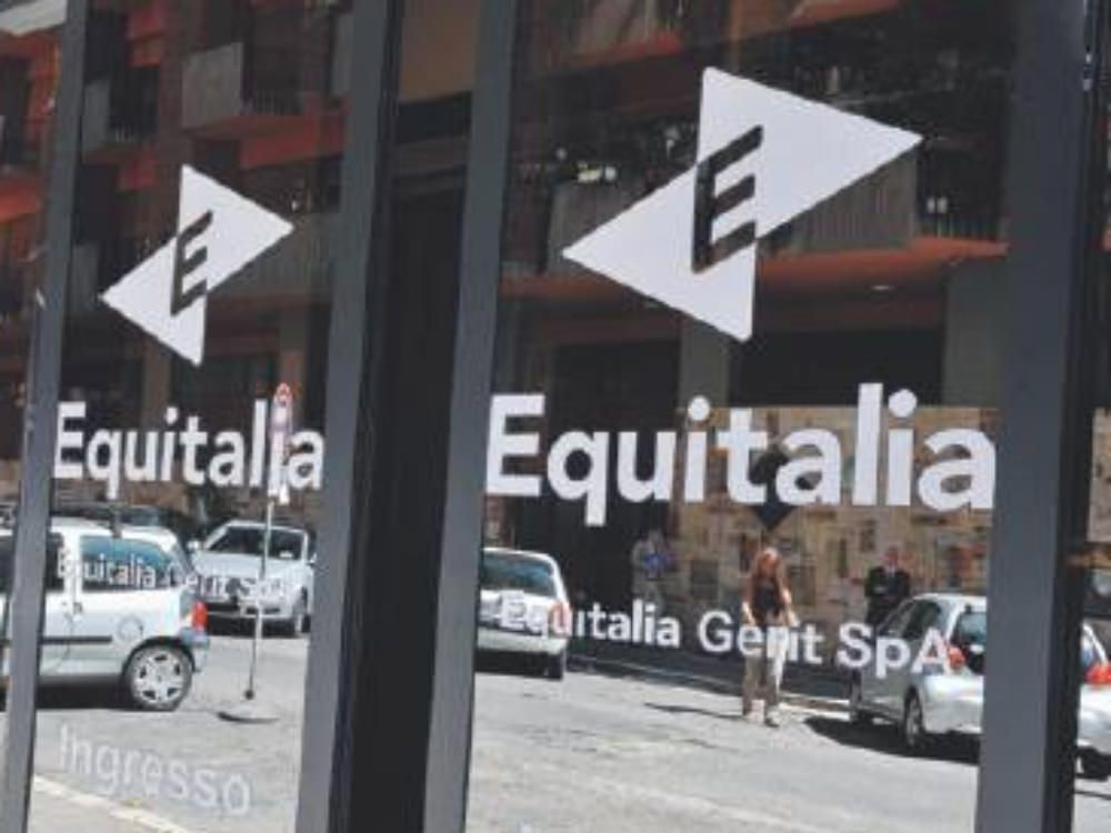 A Crotone contro le liberalizzazioni: cappi appesi ai lampioni