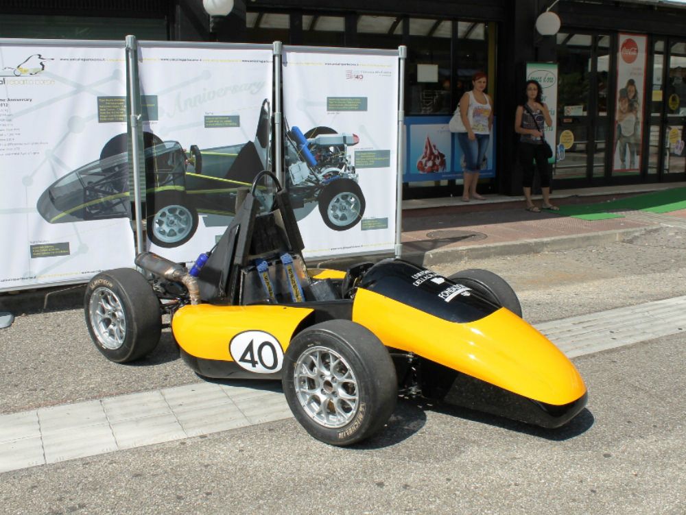 Auto dell`Unical correrà nella "Formula Sae"
