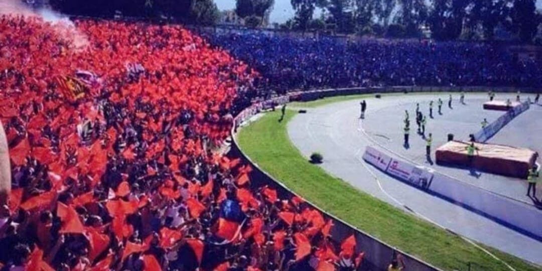 Tifosi del Cosenza nuovamente divisi nella protesta: la curva Sud torna al “Marulla”, la Nord resta fuori