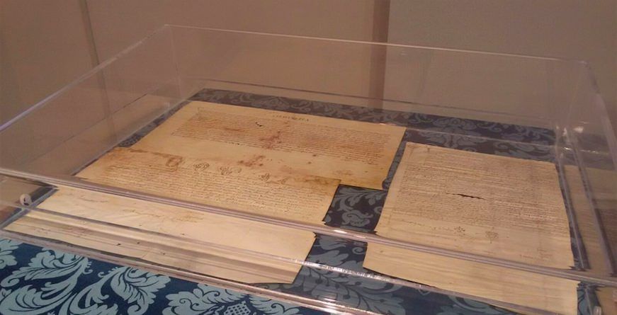 Cosenza, recuperate 17 antiche pergamene