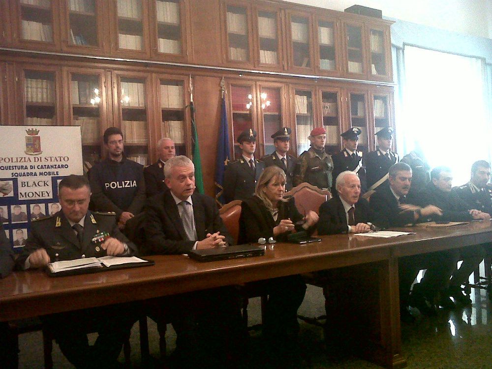 IL REGNO DEI MANCUSO | Decapitata la “costellazione”, 24 fermi