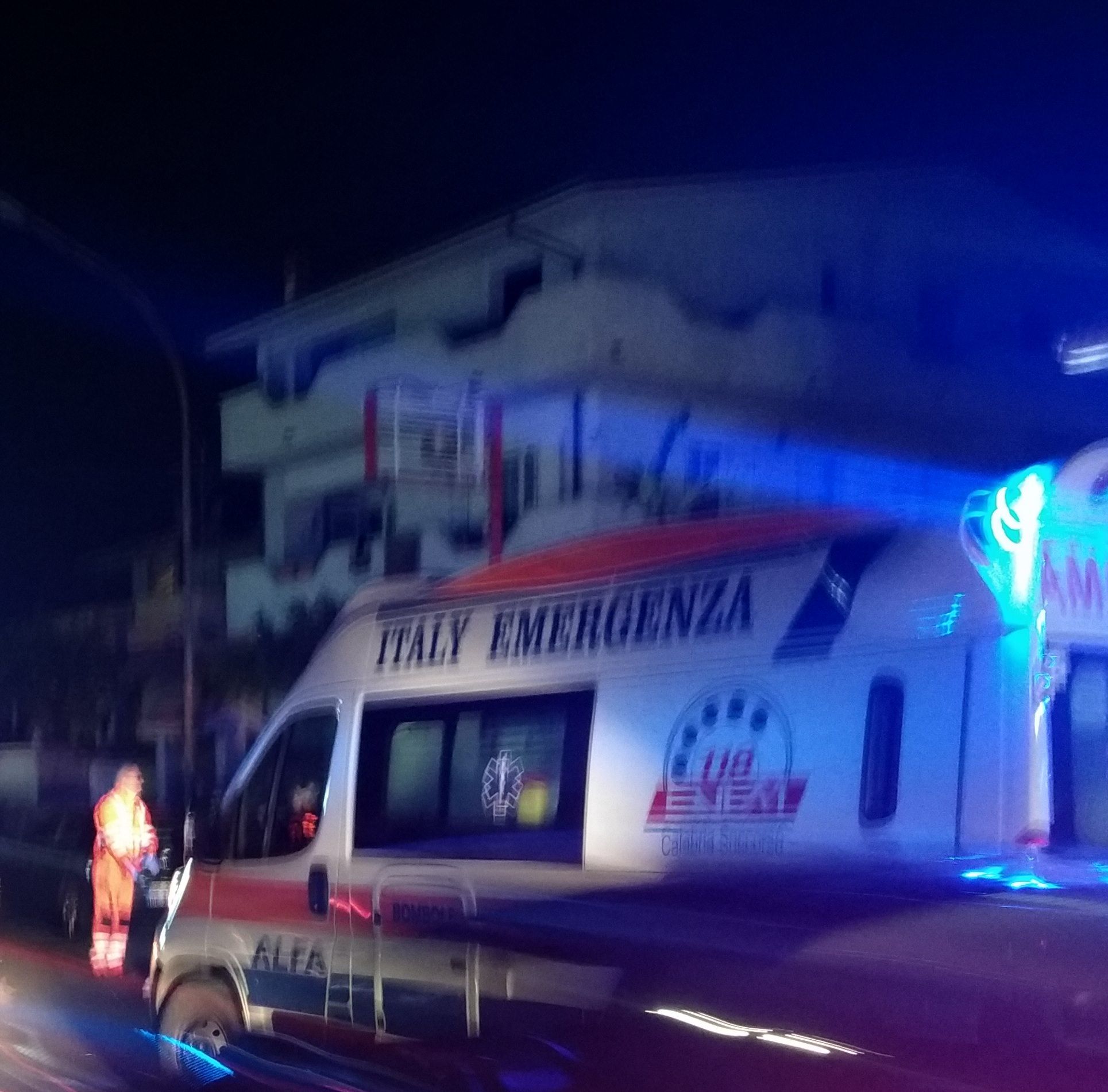 Incidente sulla statale 106 nel Reggino, 50enne travolto e ucciso da un'auto