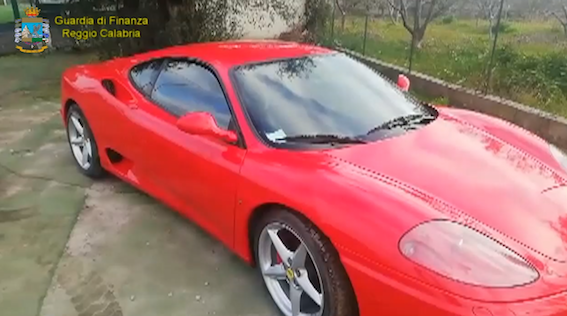 Presunti mafiosi e "proprietari" di ville e Ferrari con il reddito di cittadinanza: 237 indagati nella Locride – VIDEO