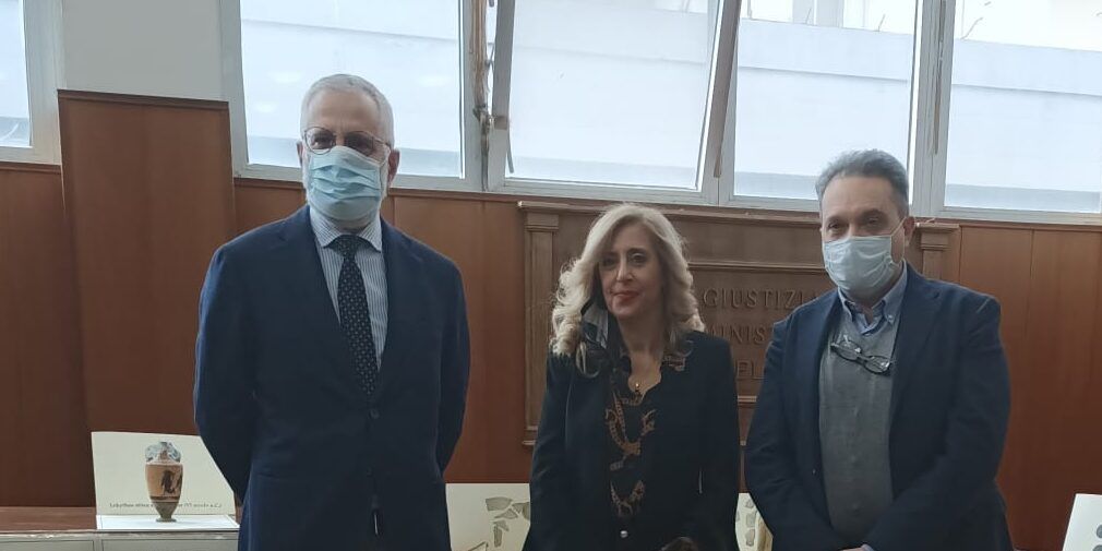 Crotone, il tribunale ha consegnato al museo archeologico decine di reperti