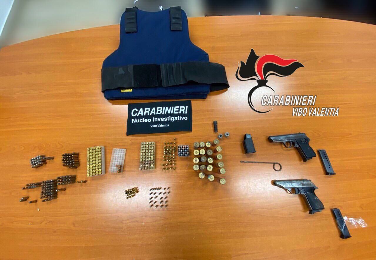 Mini arsenale scoperto dai Carabinieri di Vibo Valentia – VIDEO