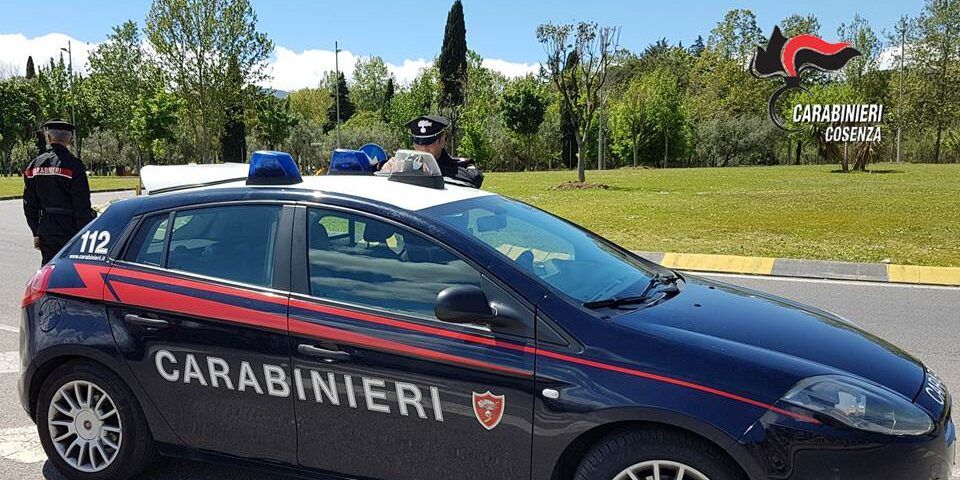 Rapina con arma da taglio a Cosenza, divieto di dimora in Calabria per due persone