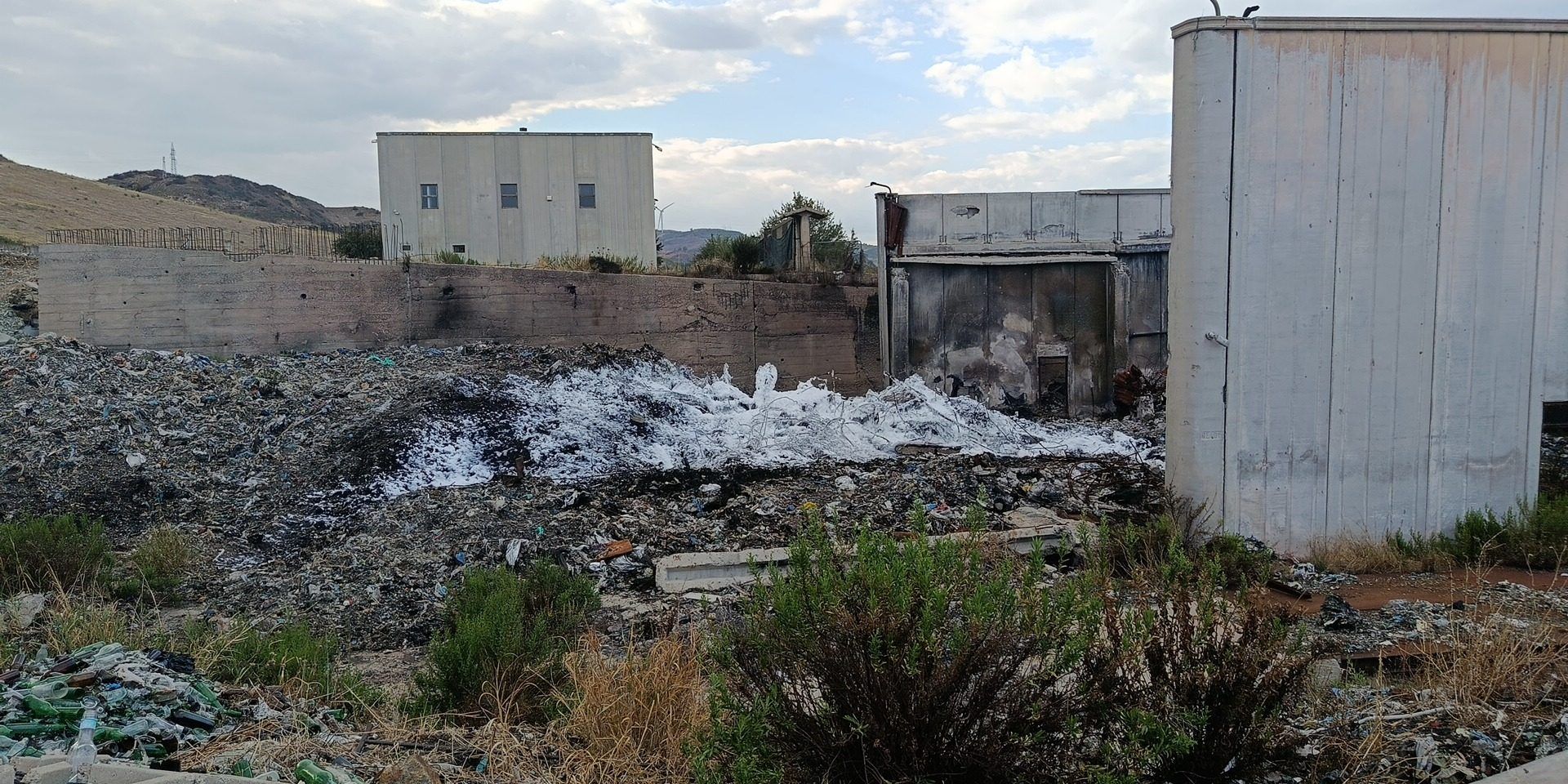 «A Fiasco Baldaia il fuoco riparte, non si può più aspettare. I rifiuti devono essere rimossi subito»