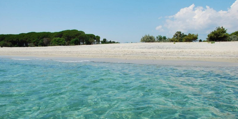 Mare pulito e balneazione: in Calabria acque “eccellenti” per l’85,5%