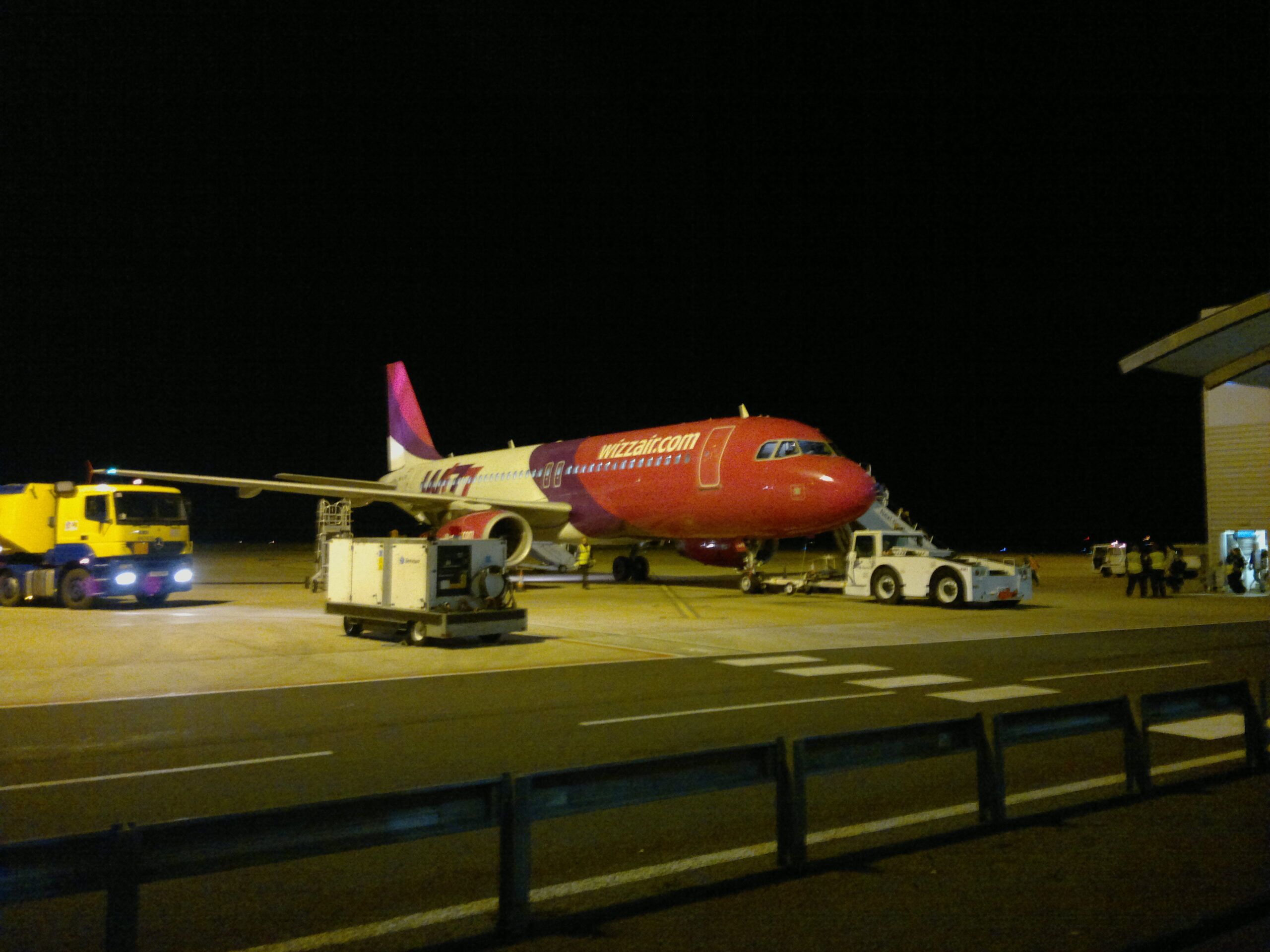 Volo in ritardo Wizzair Lamezia-Milano di oltre quattordici ore: disagi per centinaia di passeggeri