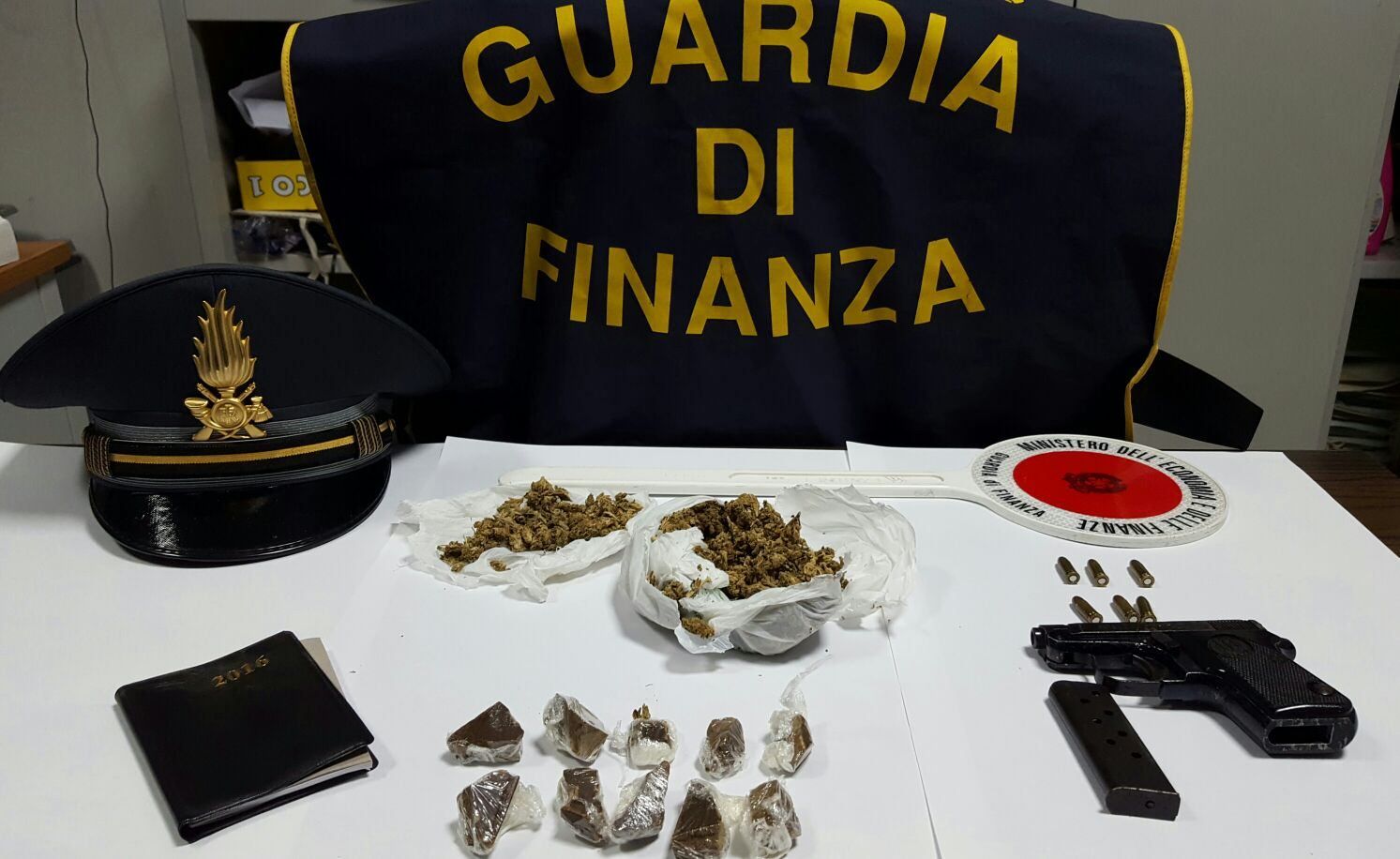 Armi e droga all'Unical, blitz della finanza