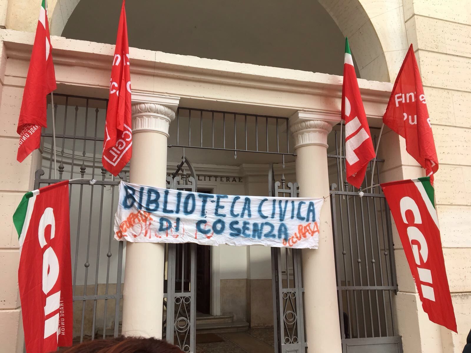 Cosenza, scioperano i dipendenti della Biblioteca civica