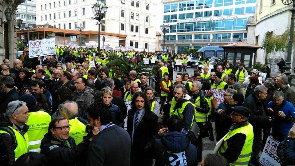 Scatta la protesta a Catanzaro: «Autorizzate il Marrelli Hospital»