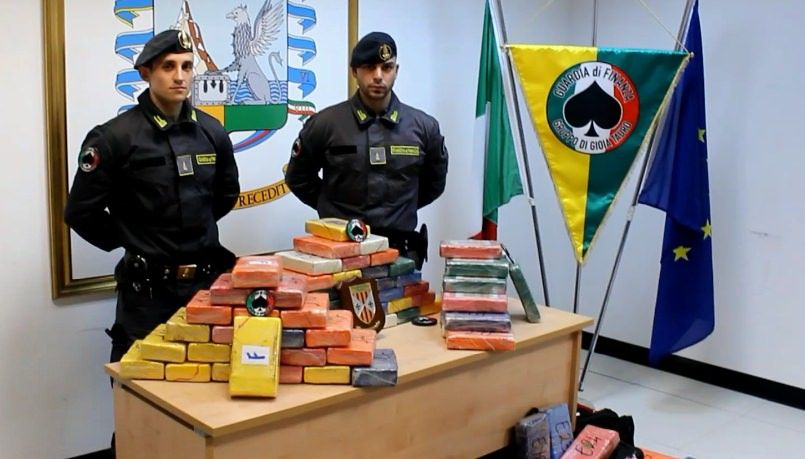 Gioia Tauro, sequestrati 238 chili di cocaina purissima